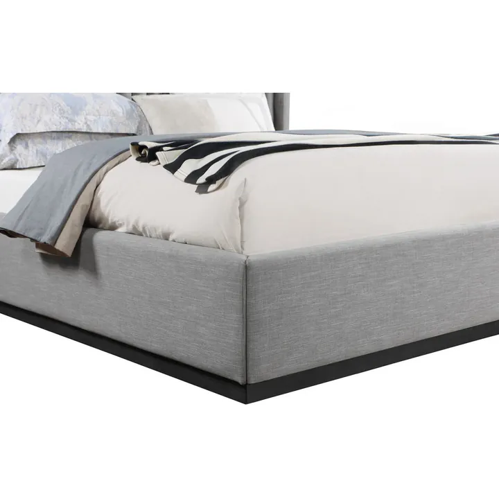 Кровать Chamblis 207×222×132 см обитая с крыльями King размер 9
